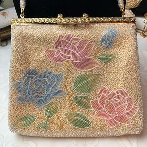 Vintage Beaded Floral Handbag in fantastic condition which you rarely fi…